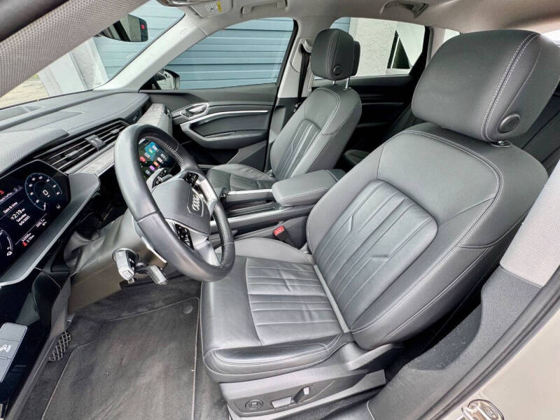 2021 Audi e-tron quattro Premium