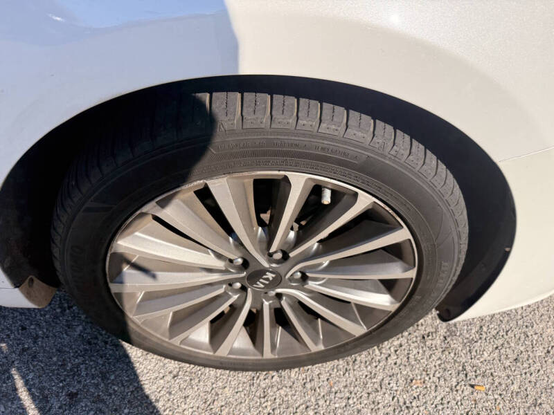 2017 Kia Cadenza Premium