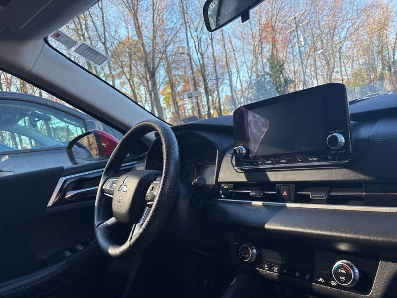 2023 Mitsubishi Outlander ES