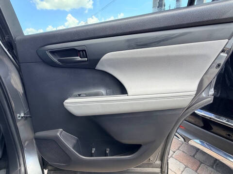 2021 Toyota Highlander LE