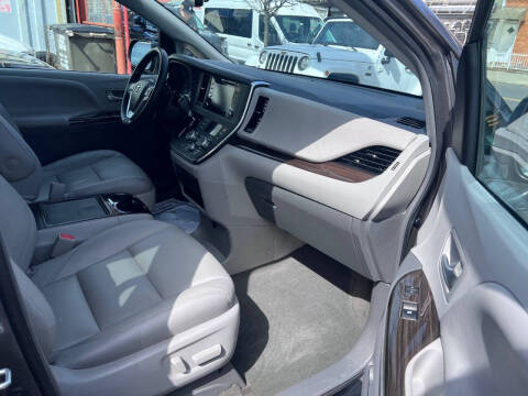 2019 Toyota Sienna XLE 8-Passenger
