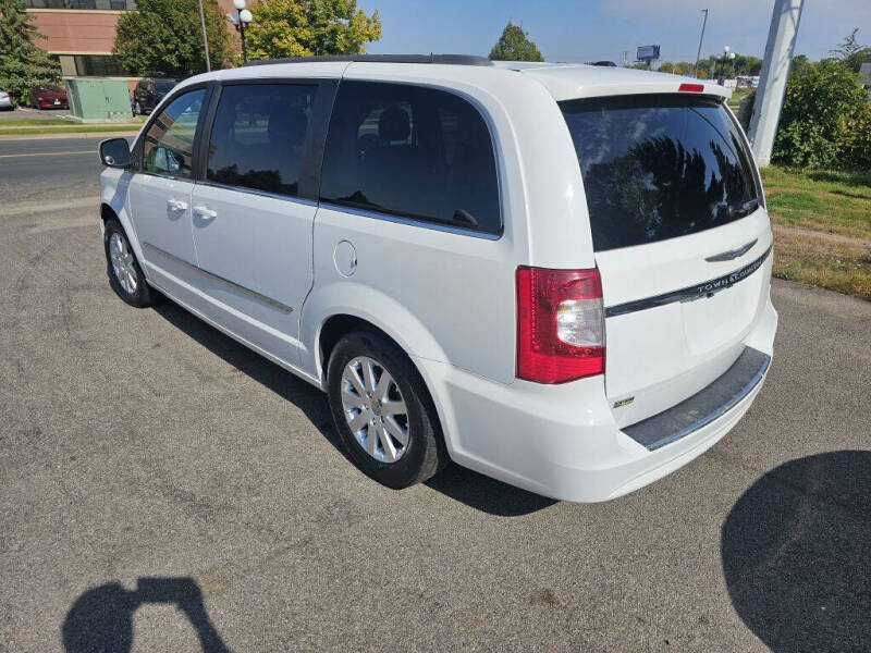 2016 Chrysler Town and Country Touring