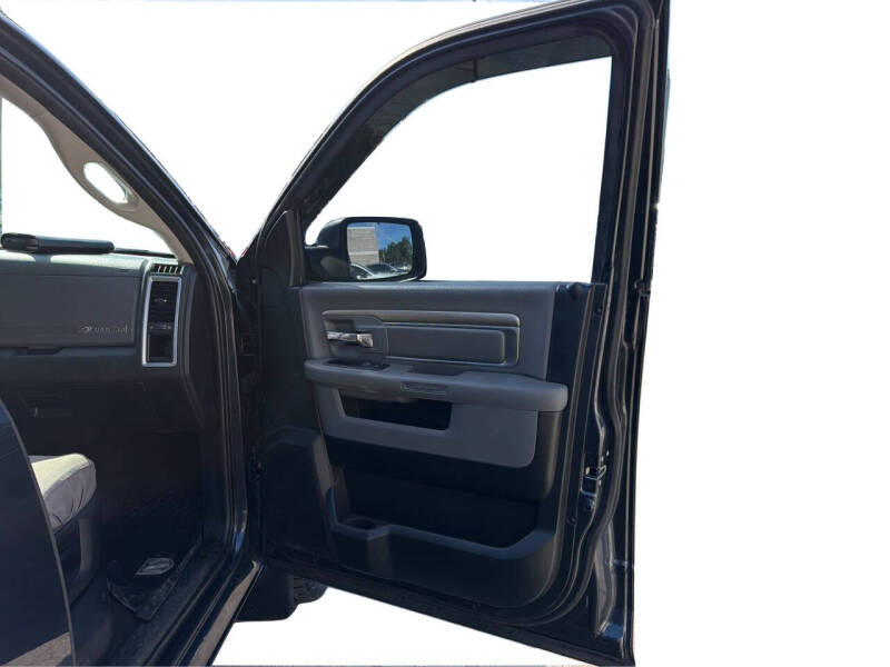 2017 RAM 1500 SLT