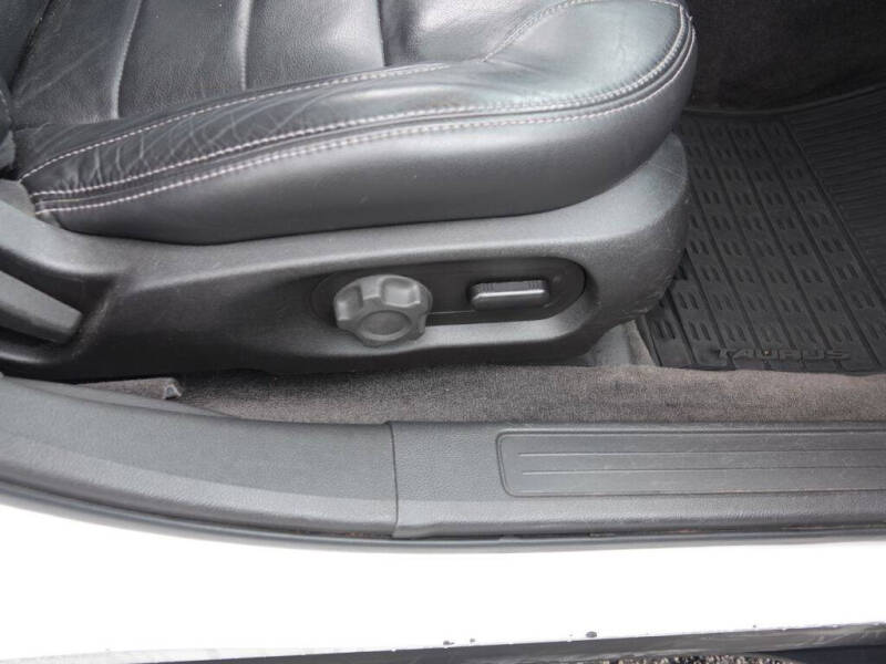 2017 Ford Taurus SEL