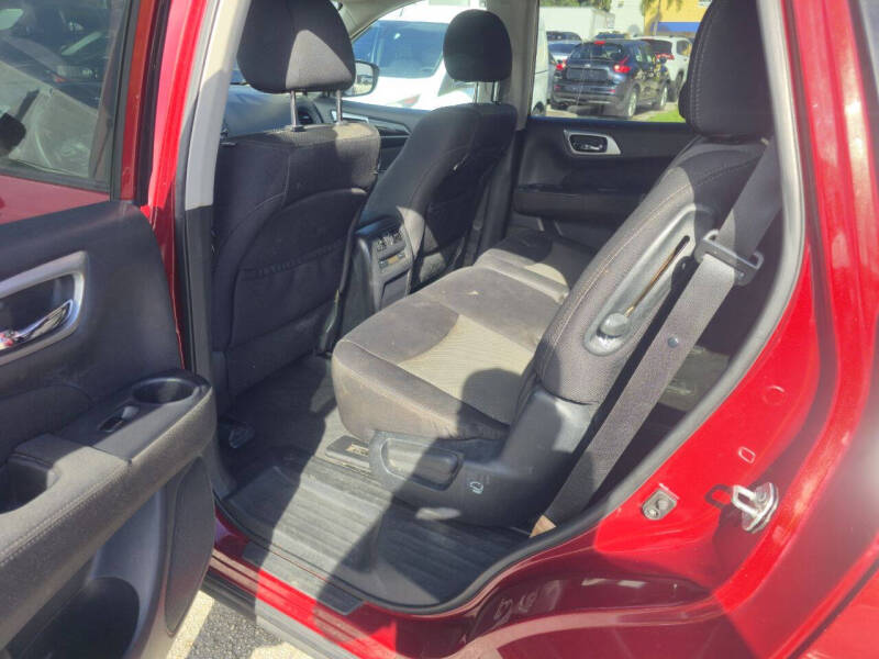 2017 Nissan Pathfinder SV