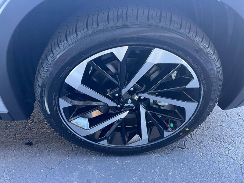 2025 Mitsubishi Outlander PHEV SE