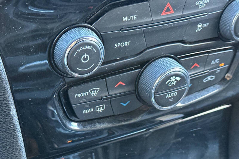 2018 Chrysler 300 S