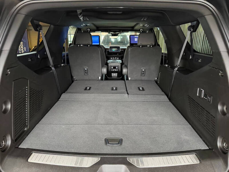 2023 Chevrolet Suburban High Country