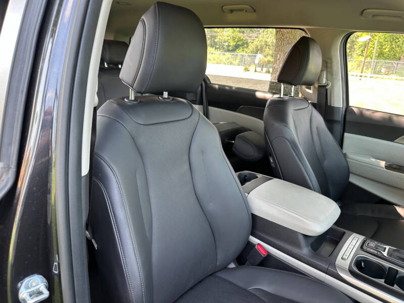 2022 Kia Carnival LX