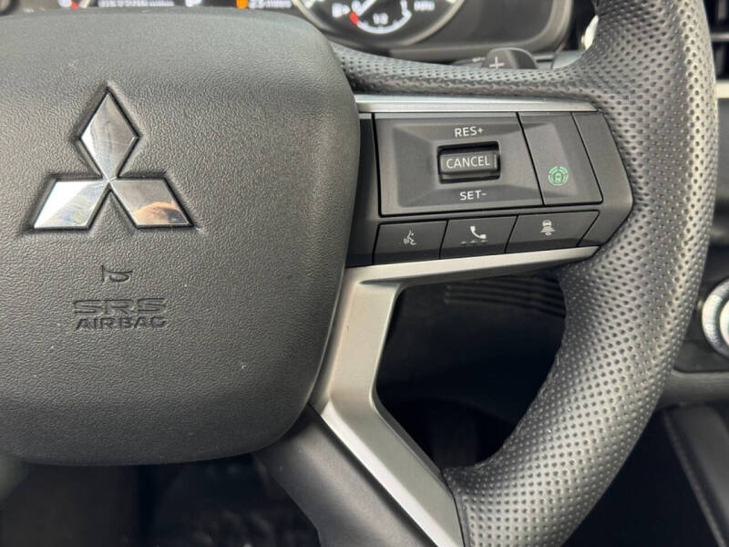 2022 Mitsubishi Outlander SE