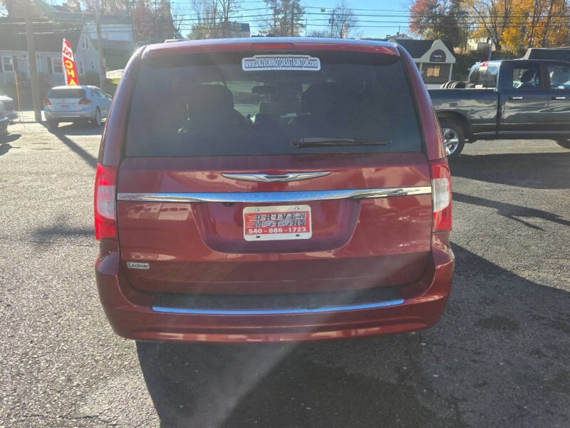 2013 Chrysler Town and Country Touring