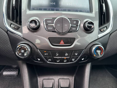 2017 Chevrolet Cruze LT Auto