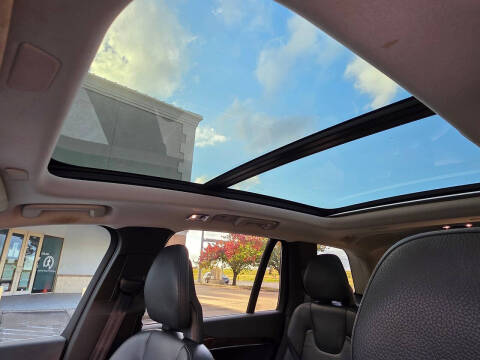 2016 Volvo XC90 T6 Momentum