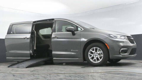 2023 Chrysler Pacifica Touring L