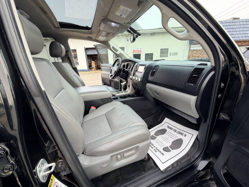 2013 Toyota Sequoia SR5