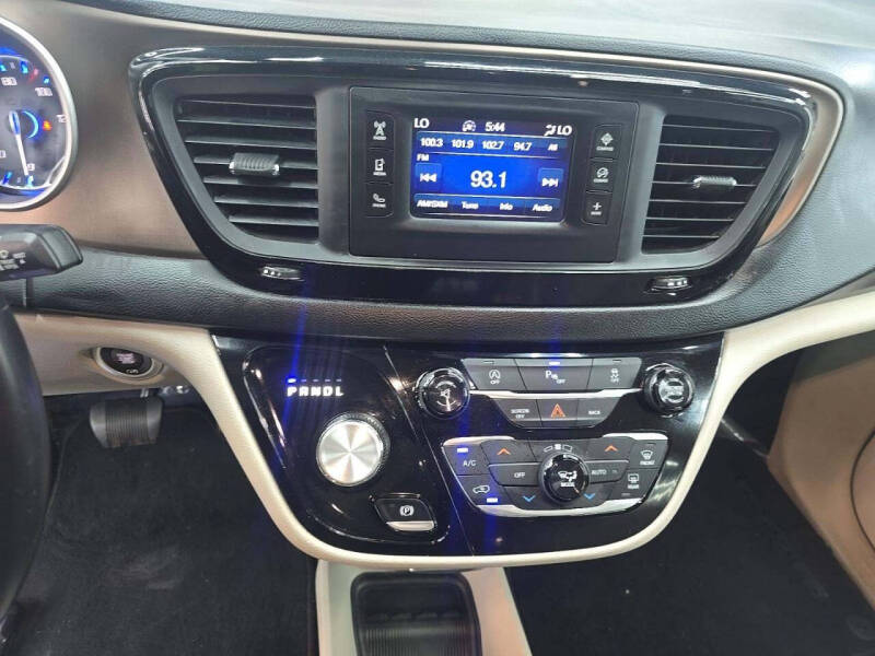 2017 Chrysler Pacifica Touring-L
