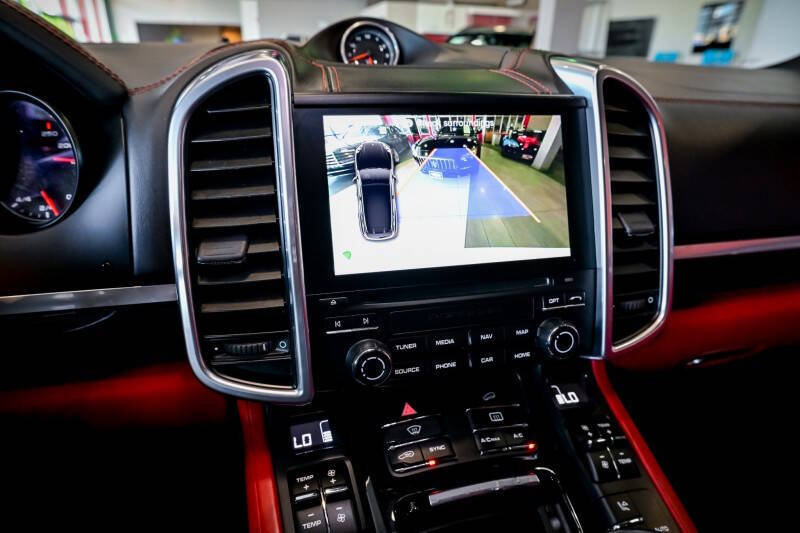 2018 Porsche Cayenne Platinum Edition