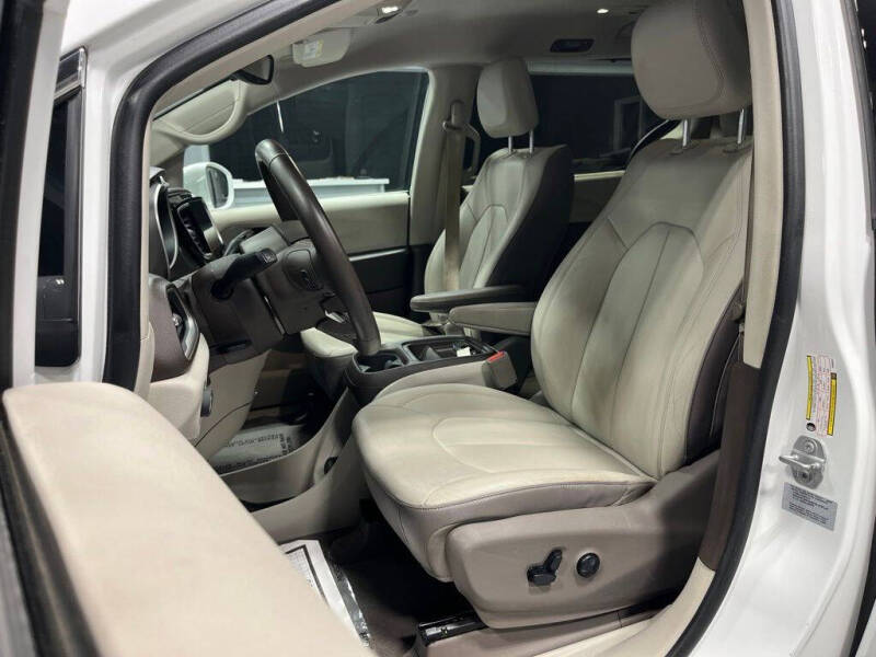 2017 Chrysler Pacifica Touring-L