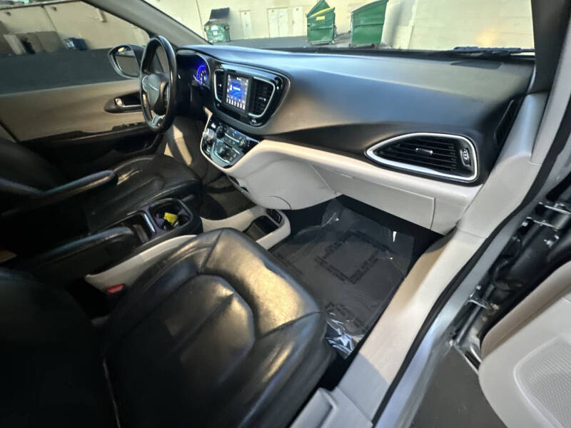 2020 Chrysler Pacifica Touring L
