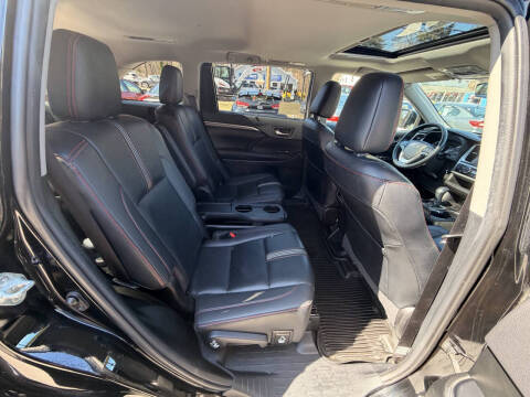 2019 Toyota Highlander SE