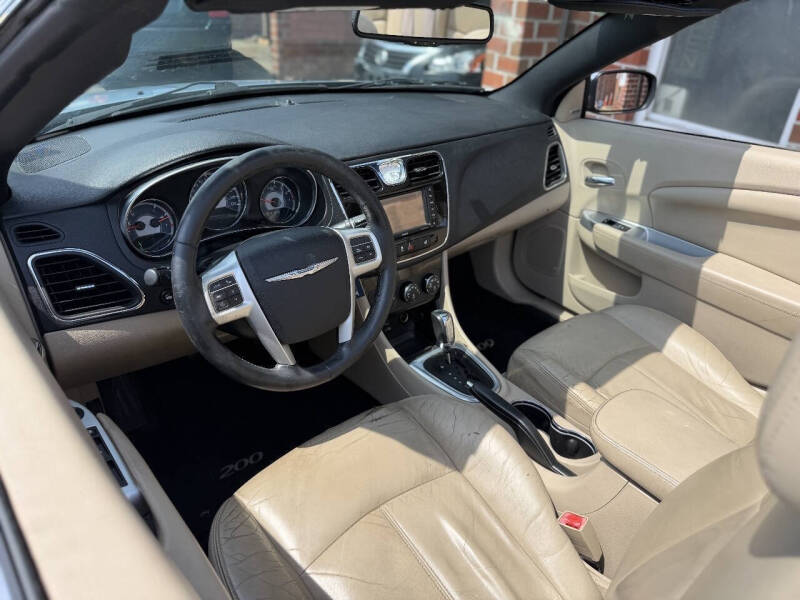 2013 Chrysler 200 Limited