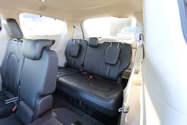 2017 Chrysler Pacifica Touring-L