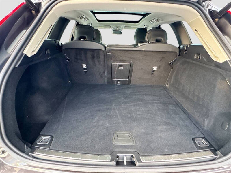 2025 Volvo XC60 B5 Plus Dark Theme