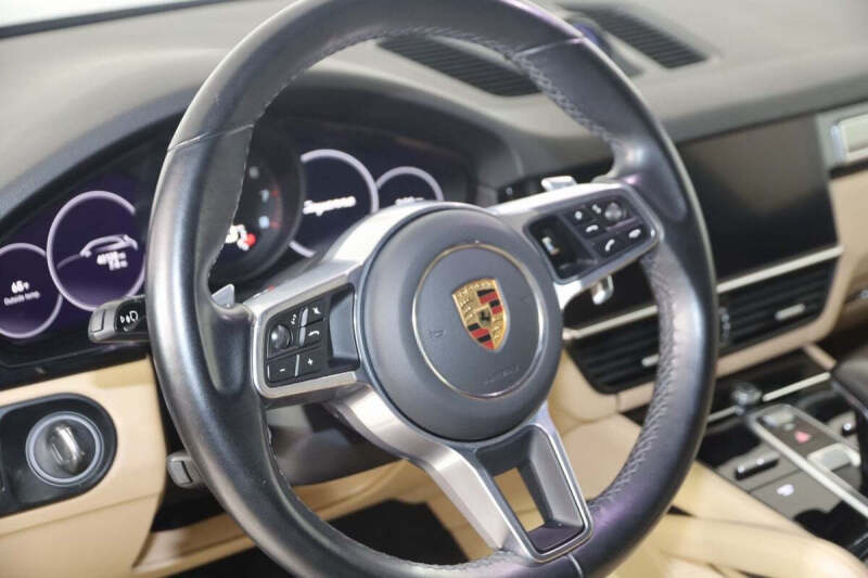 2022 Porsche Cayenne Platinum Edition