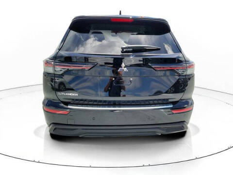 2026 Mitsubishi Outlander ES