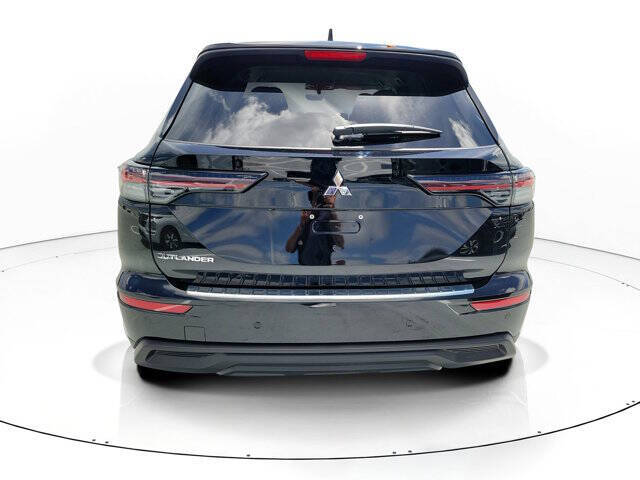 2026 Mitsubishi Outlander ES