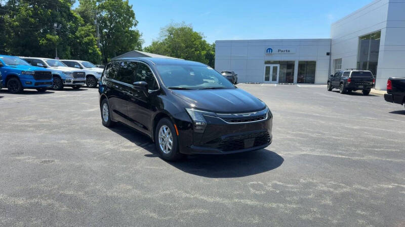 2027 Chrysler Pacifica Select
