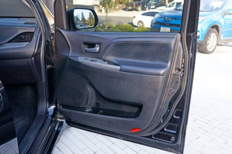 2017 Toyota Sienna SE 8-Passenger