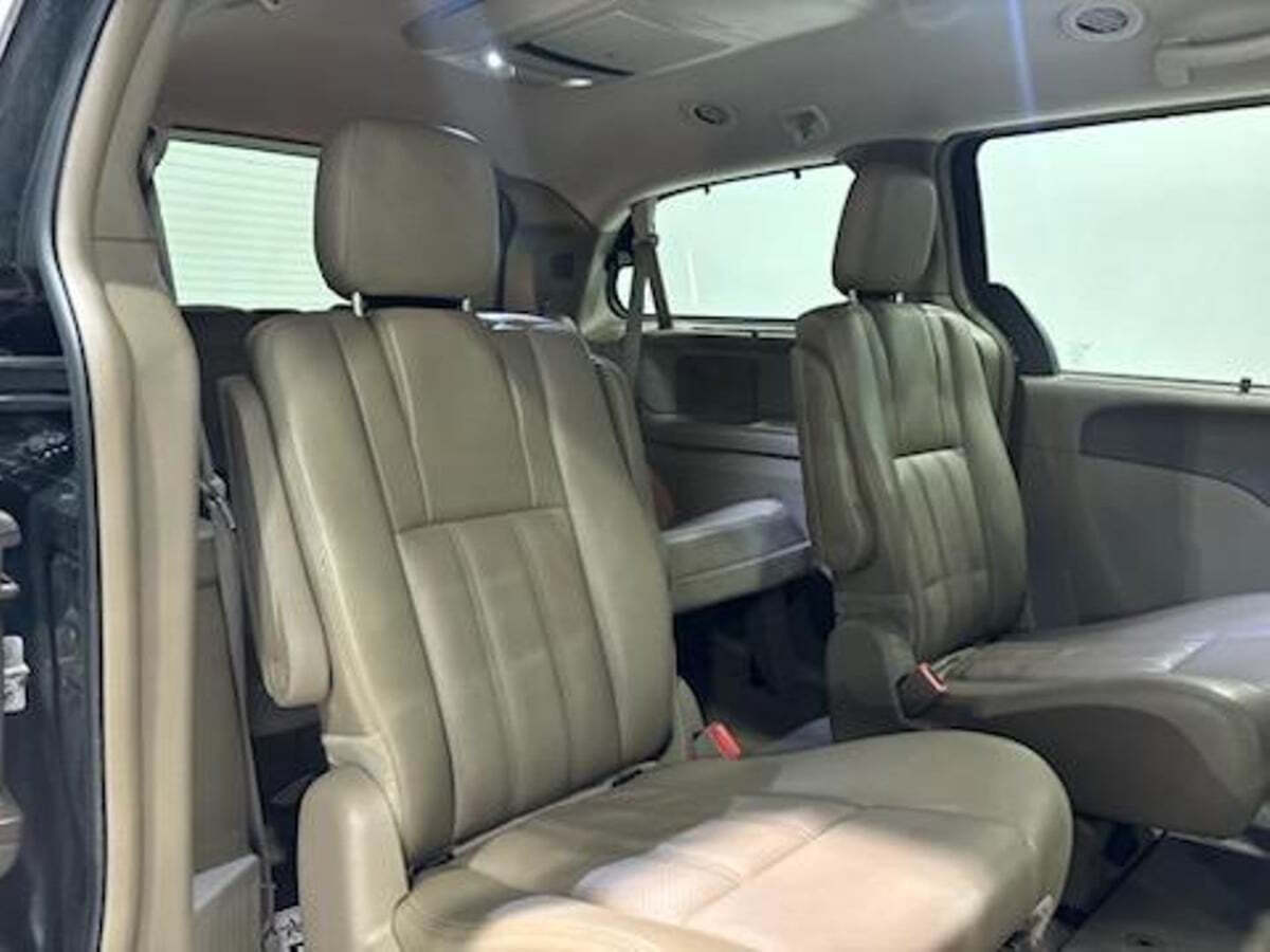 2014 Chrysler Town and Country for sale at IMD MOTORS, INC in Dallas, TX