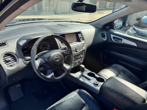 2017 Nissan Pathfinder SL