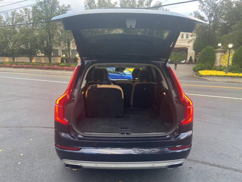 2016 Volvo XC90 T6 Momentum