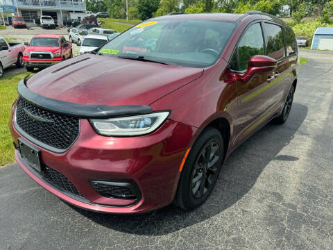 2021 Chrysler Pacifica for sale at Sinclair Auto Inc. in Pendleton IN