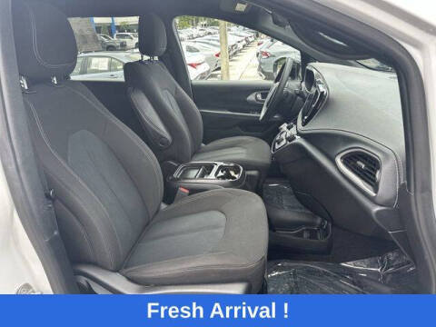 2024 Chrysler Pacifica Touring