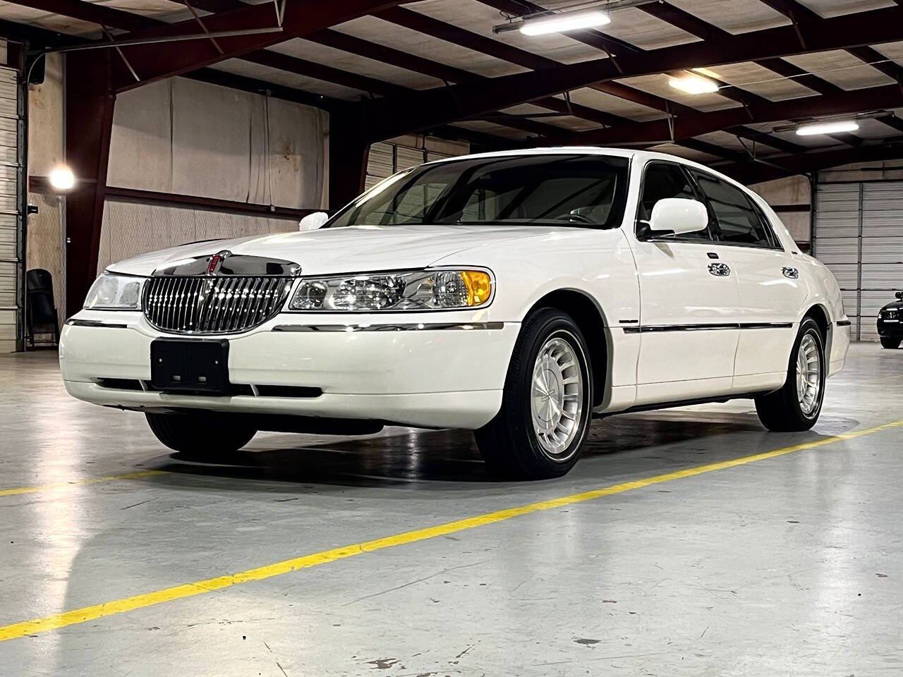 2002 Lincoln Town Car for sale at Carnival Car Company in Victoria, TX