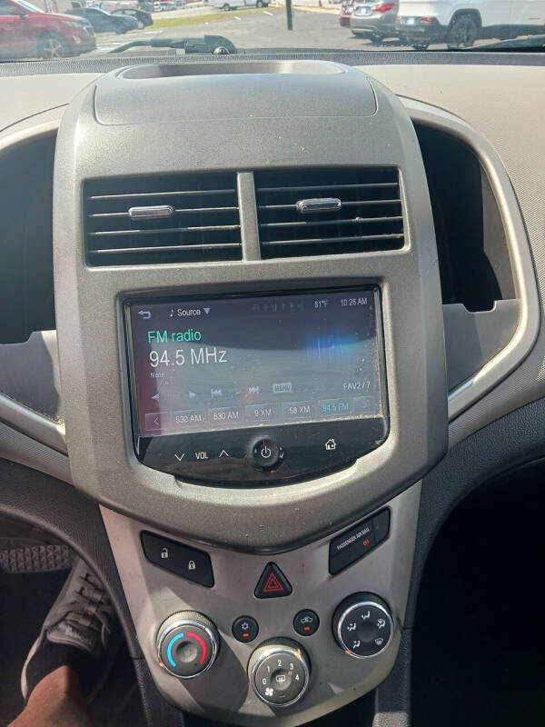 2016 Chevrolet Sonic LT - Photo 9