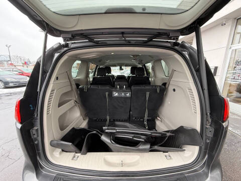 2017 Chrysler Pacifica Touring-L