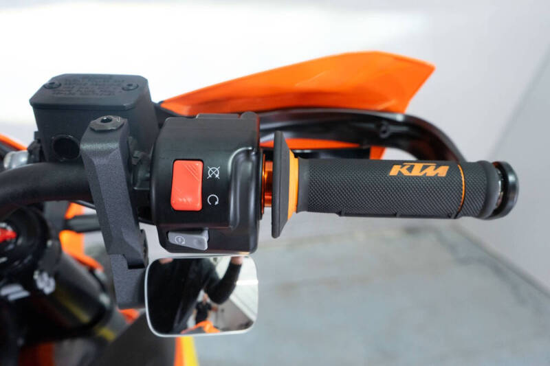 2023 KTM 690 SMC R
