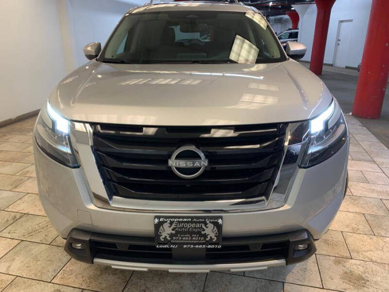 2022 Nissan Pathfinder SL