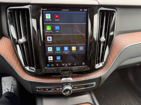 2023 Volvo XC60 B5 Plus Dark Theme