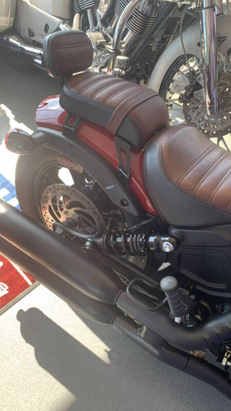 2018 Indian Scout Bobber (Black)