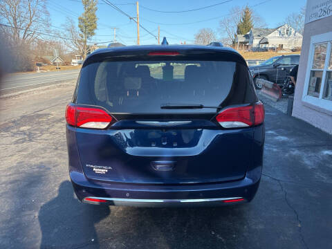 2017 Chrysler Pacifica Touring-L Plus