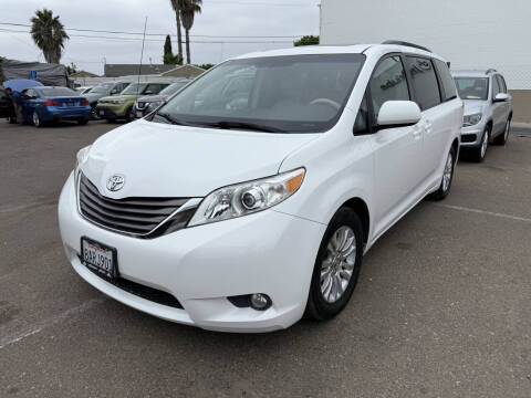 2014 Toyota Sienna XLE 8-Passenger