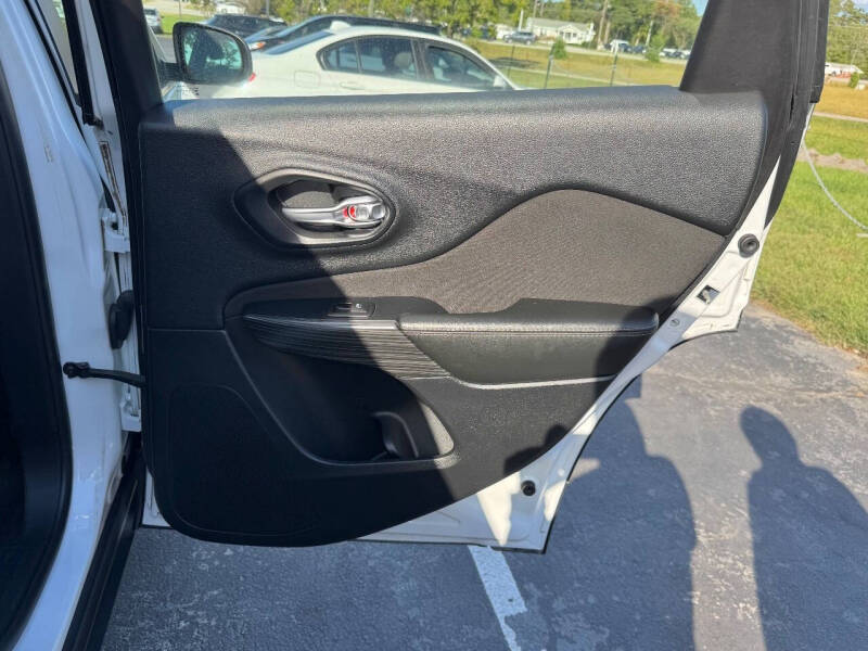 2017 Jeep Cherokee Sport