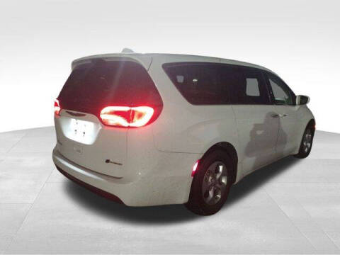 2017 Chrysler Pacifica Hybrid Touring Plus