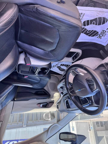2017 Chrysler Pacifica Hybrid Premium