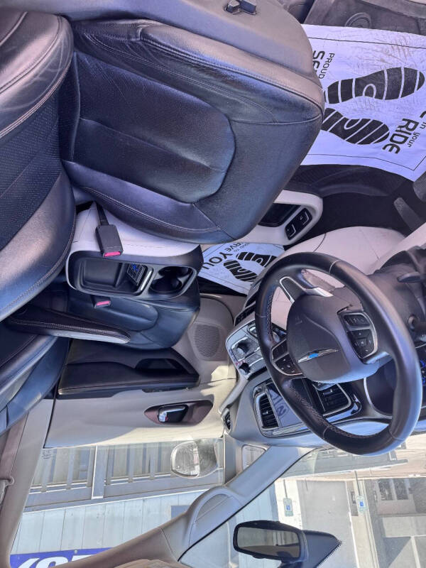 2017 Chrysler Pacifica Hybrid Premium